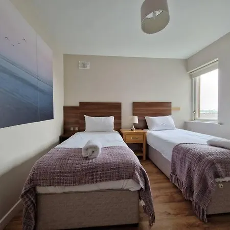 Large Three Bed With Lough Atalia Views Apartament *