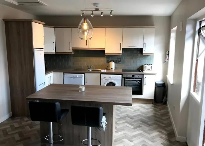 Large Three Bed With Lough Atalia Views Apartament *